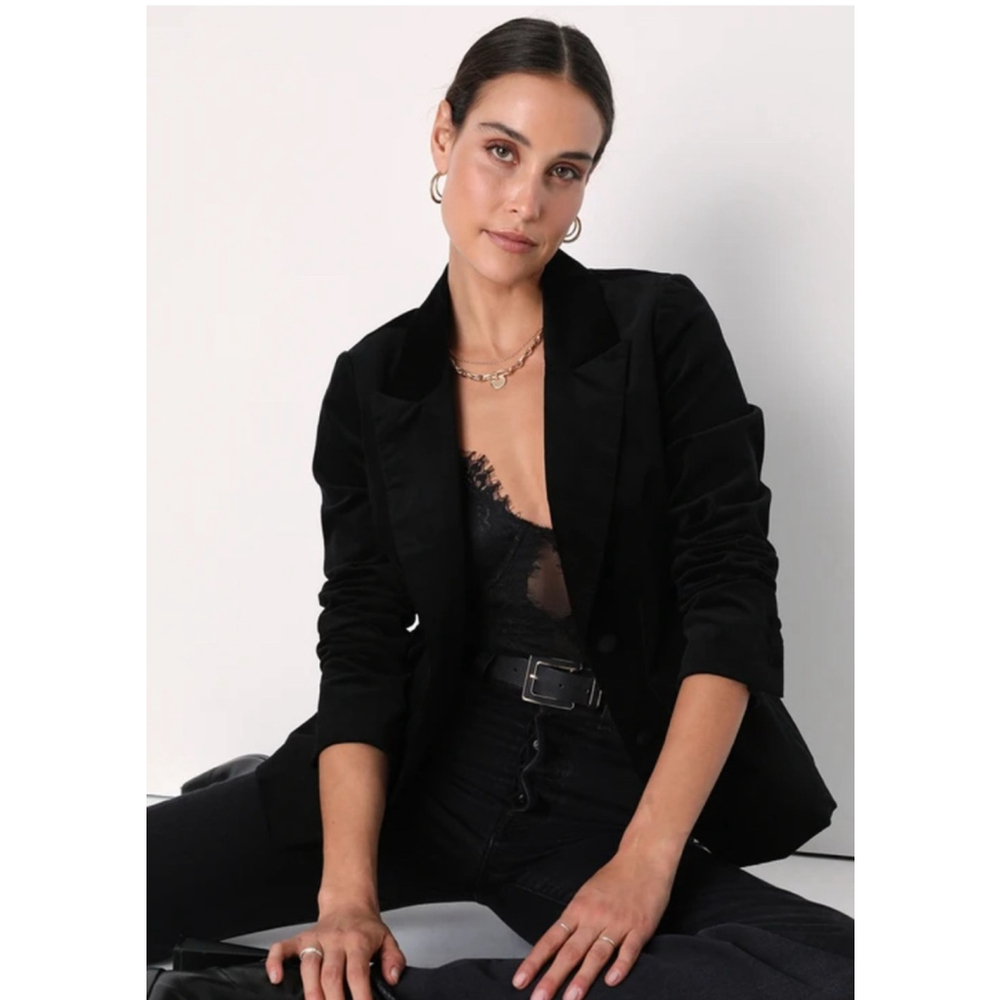 Lulus NWT black velvet blazer M